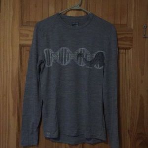 Men’s body fit icebreaker ling sleeve shirt.